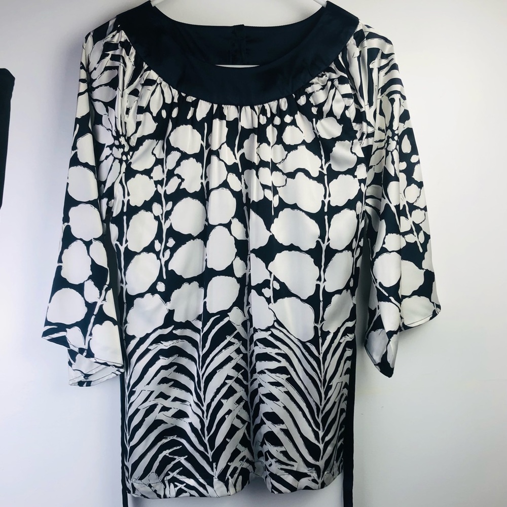 Vertigo Paris summer wear round neck top